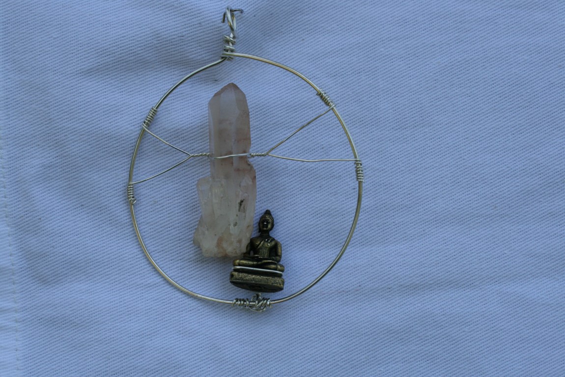 Quartz with Buddha Pendant helps accentuate buddhism 5101